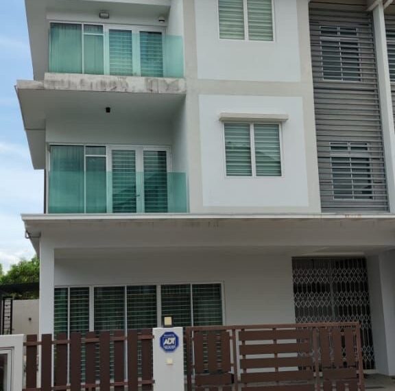 Kajang 3-Storey Modern Home Semi Detached for Sale